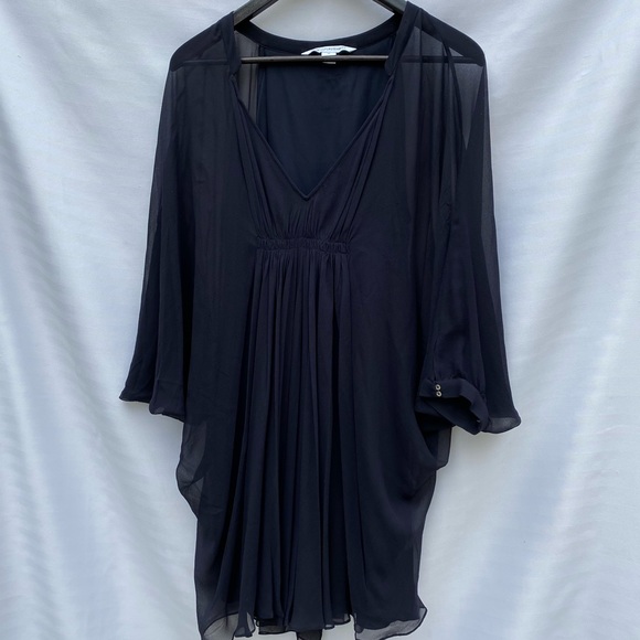 Diane Von Furstenberg Dresses & Skirts - Diane Von Furstenberg silk dress